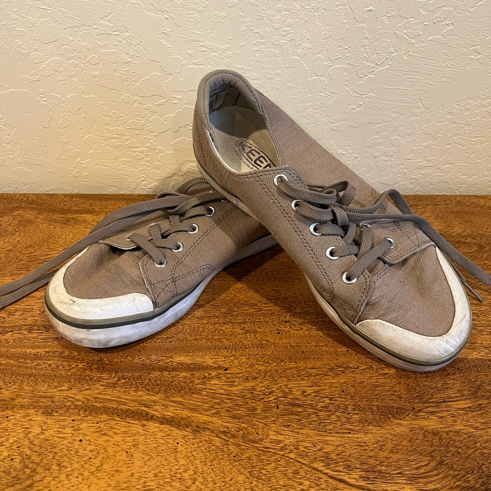 Keen canvas shoes